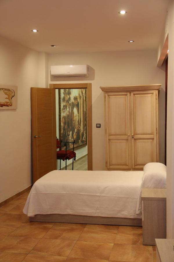 Hostal Poeta Machado Baeza Exterior photo