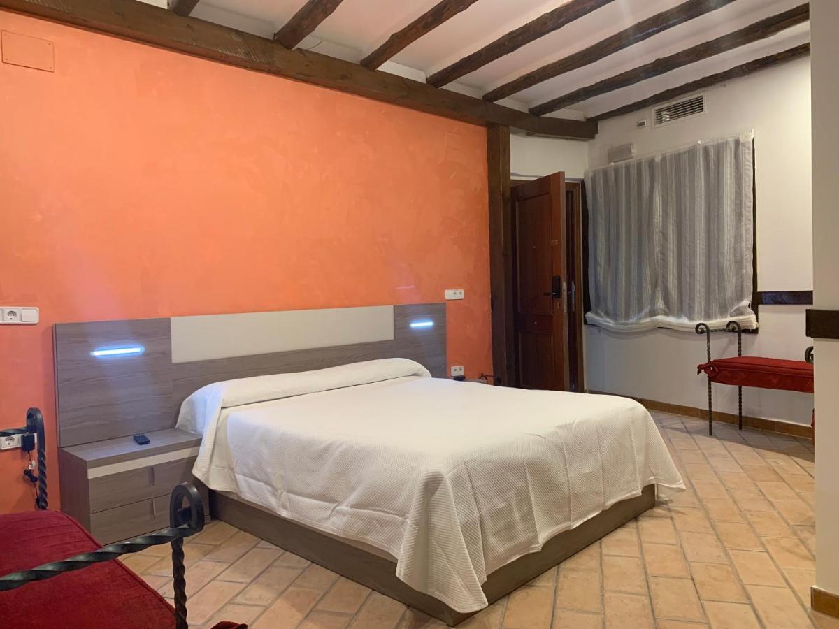 Hostal Poeta Machado Baeza Exterior photo