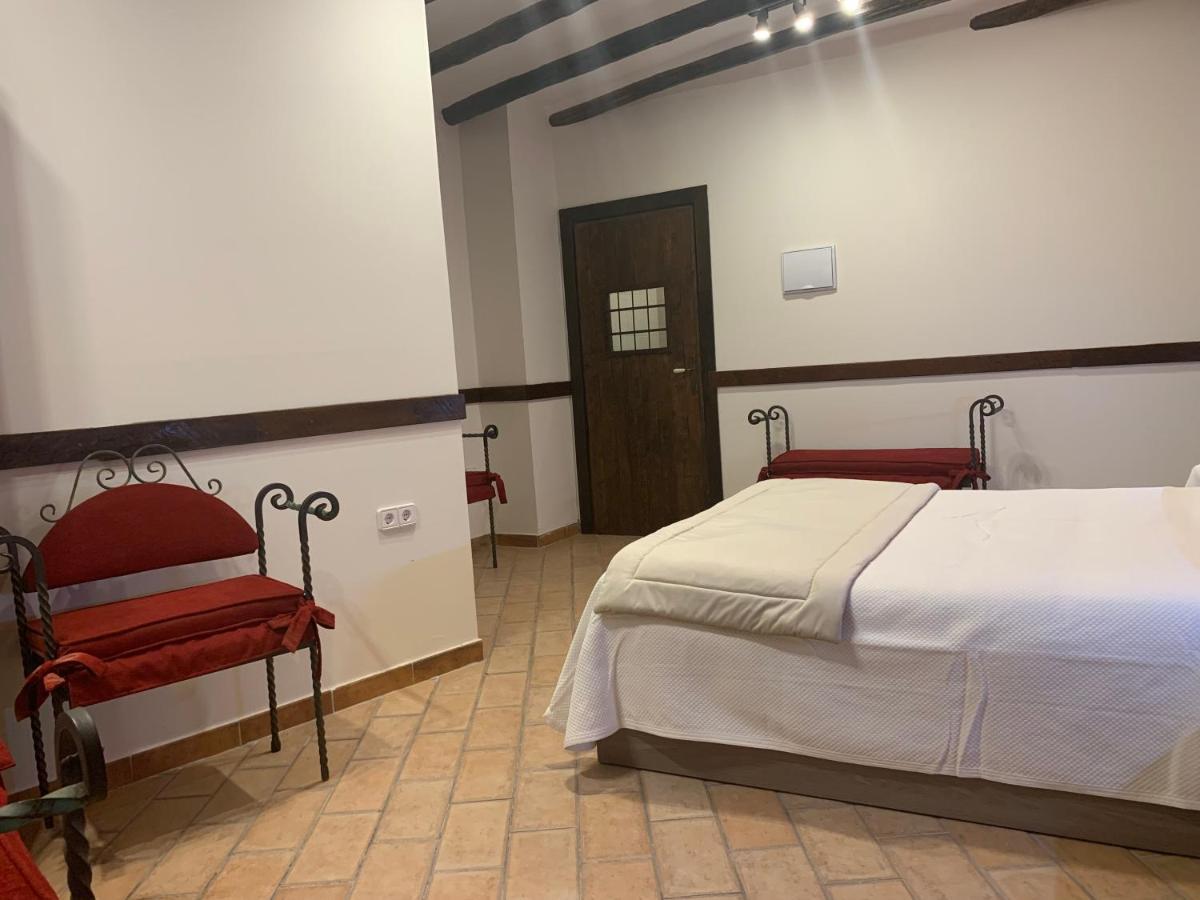 Hostal Poeta Machado Baeza Exterior photo